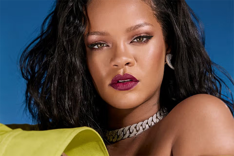 FAMOUS PUBLIC FIGURES AND THEIR MAKE UP LOOKS