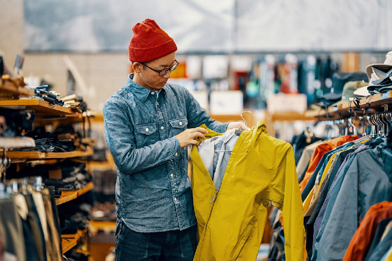 “Shopping Smart Without Breaking the Bank: Affordable Fashion Tips From The Pros.”