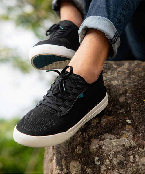 🔹 2. Weekend Sneaker