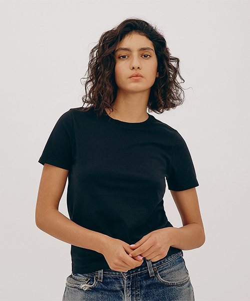 🔹 T-shirts & Basics