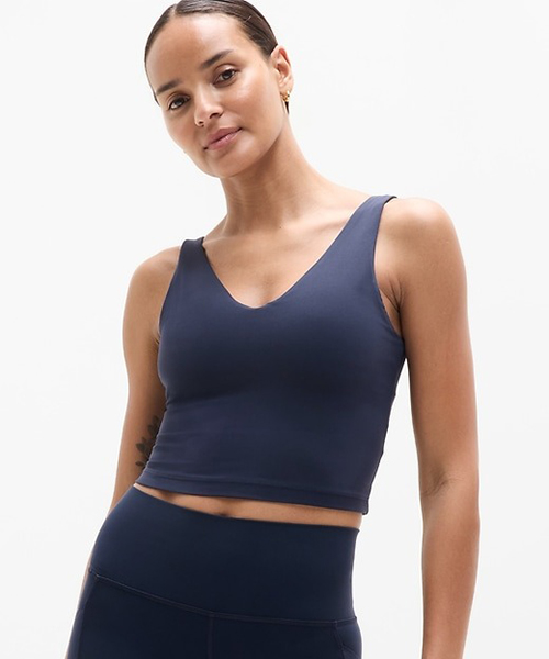 🔹 Tops & Sports Bras