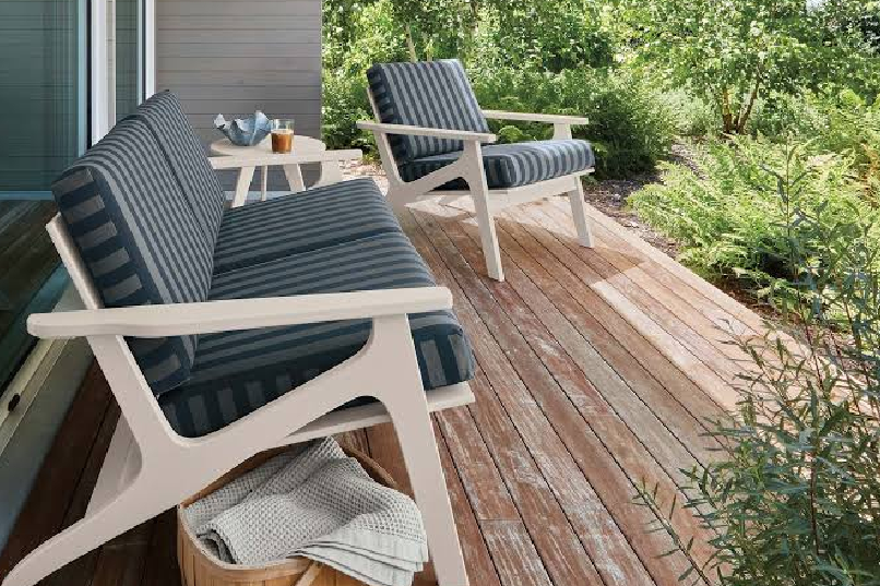 Outdoor Furniture Worth Buying — What Actually Survives the Outdoors